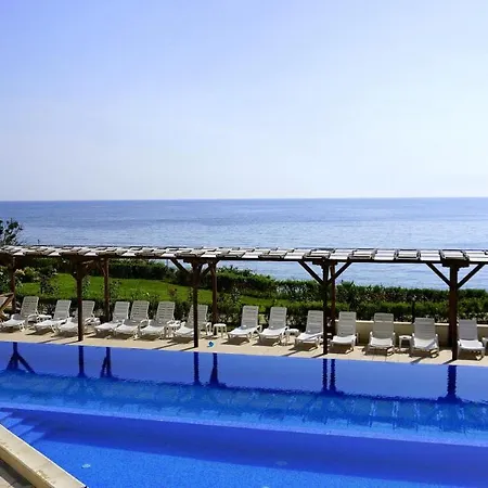 клиф на плажа - Byala Cliff First Line *