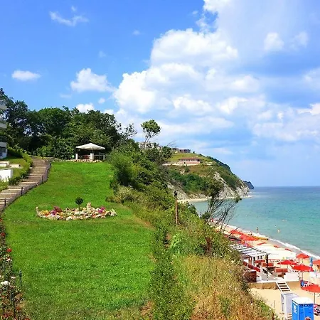 клиф на плажа - Byala Cliff First Line Byala (Varna)