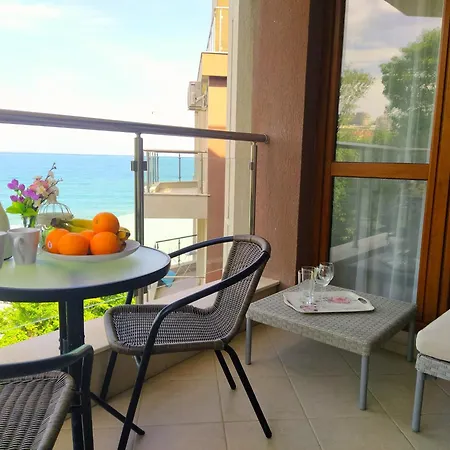 клиф на плажа - Byala Cliff First Line Apartment Byala (Varna)