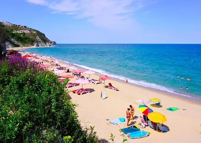 клиф на плажа - Byala Cliff First Line