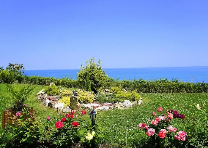 клиф на плажа - Byala Cliff First Line Bjała