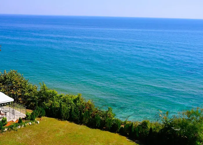 клиф на плажа - Byala Cliff First Line * Bjała