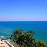 клиф на плажа - Byala Cliff First Line * Bjała