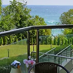 клиф на плажа - Byala Cliff First Line Apartament Bjała