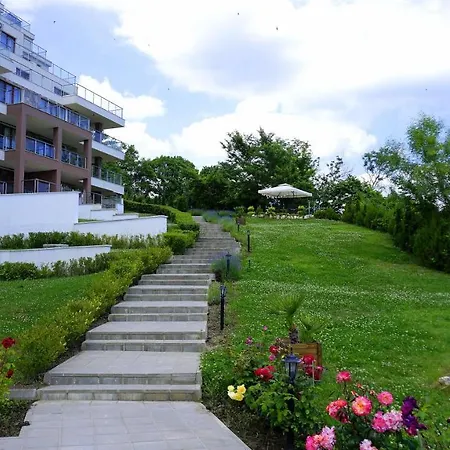 клиф на плажа - Byala Cliff First Line Apartment Byala (Varna)