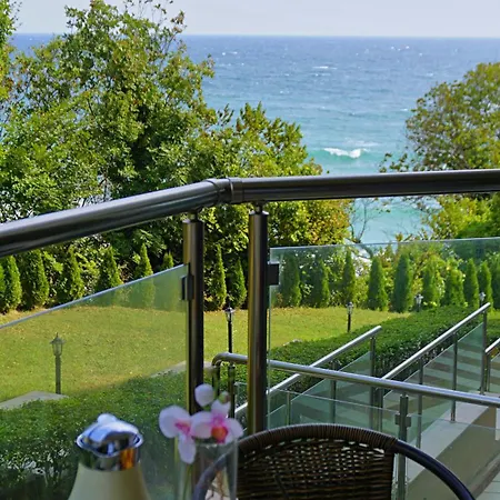 клиф на плажа - Byala Cliff First Line Apartment Byala (Varna)