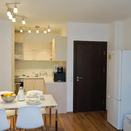 клиф на плажа - Byala Cliff First Line