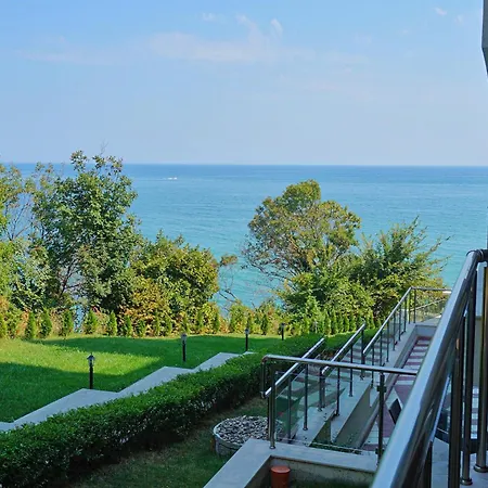 клиф на плажа - Byala Cliff First Line Apartment Byala (Varna)