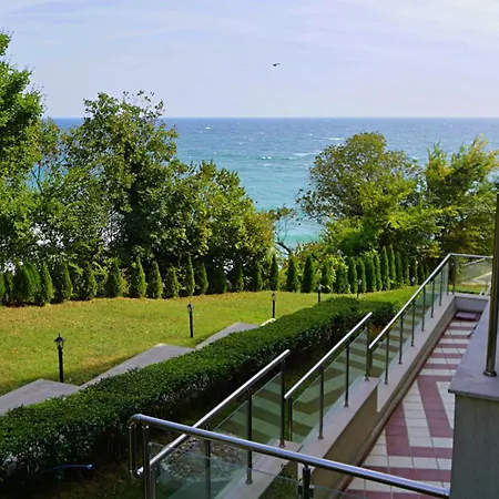 клиф на плажа - Byala Cliff First Line * Byala (Varna)