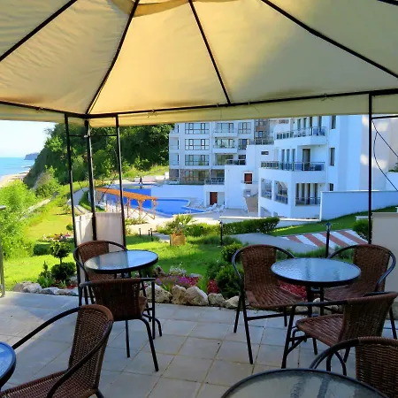 клиф на плажа - Byala Cliff First Line Apartment