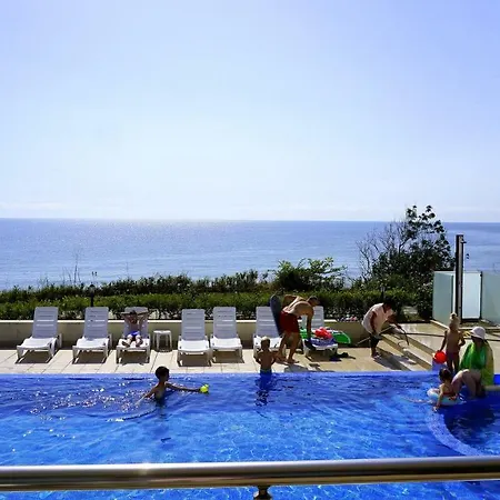 клиф на плажа - Byala Cliff First Line Apartamento Byala (Varna)