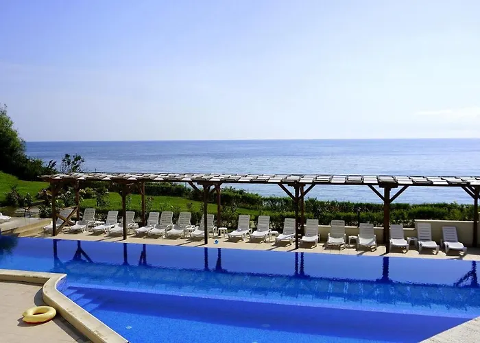 клиф на плажа - Byala Cliff First Line *