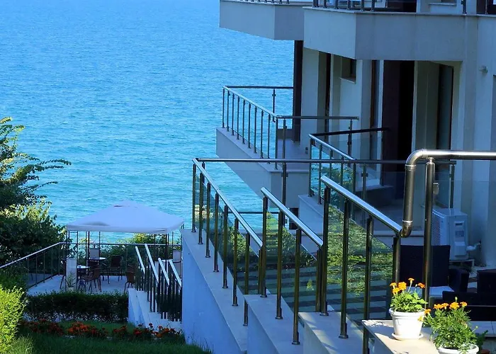 клиф на плажа - Byala Cliff First Line Apartment