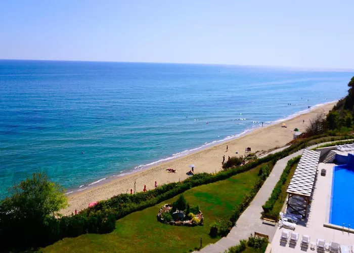 клиф на плажа - Byala Cliff First Line *