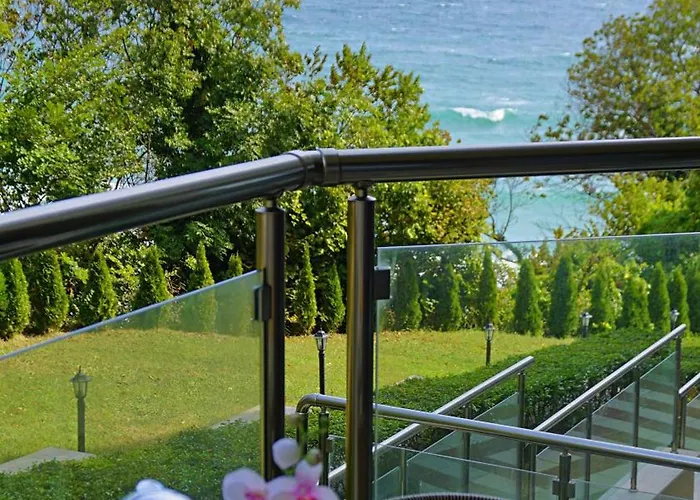 клиф на плажа - Byala Cliff First Line Apartment Byala (Varna)