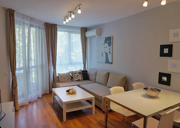 клиф на плажа - Byala Cliff First Line