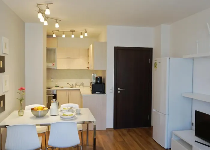 клиф на плажа - Byala Cliff First Line