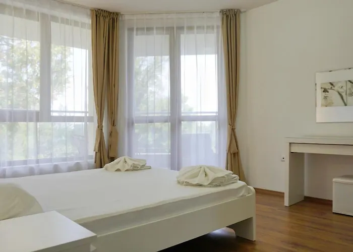 клиф на плажа - Byala Cliff First Line