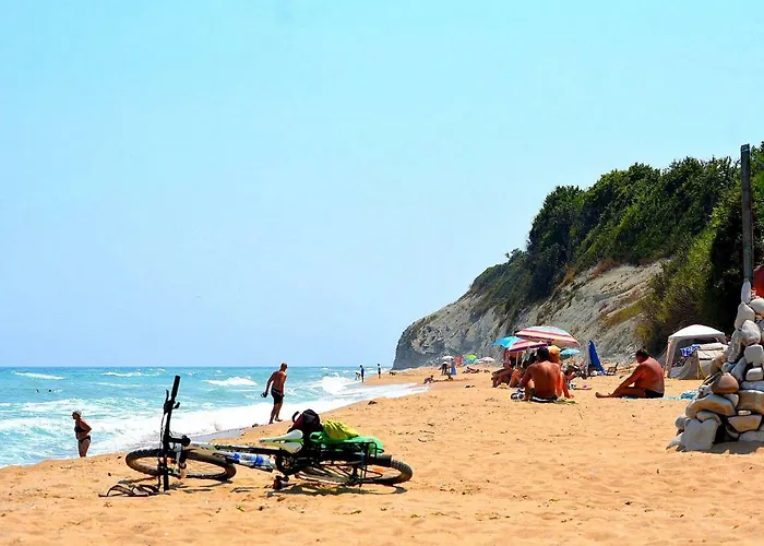 клиф на плажа - Byala Cliff First Line